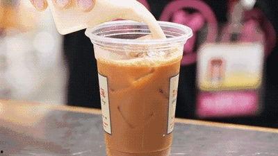 新瓜最新爆料买奶茶视频,揭秘网红奶茶背后的热门视频幕后故事  第1张