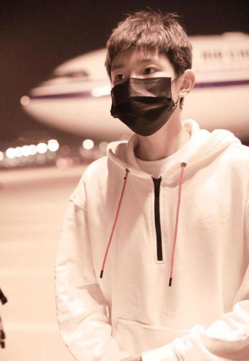 网红炸裂吃瓜事件近期,揭秘网络狂欢背后的真相  第3张